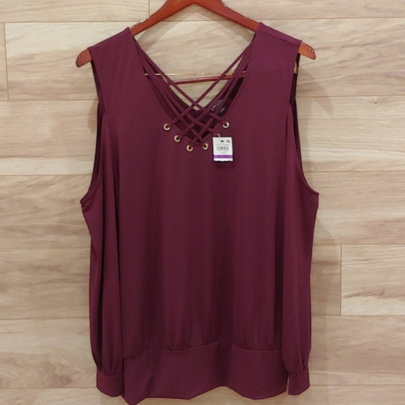 Thalia Sodi Tops - Thalia Sodi Cold Shoulder top XXL